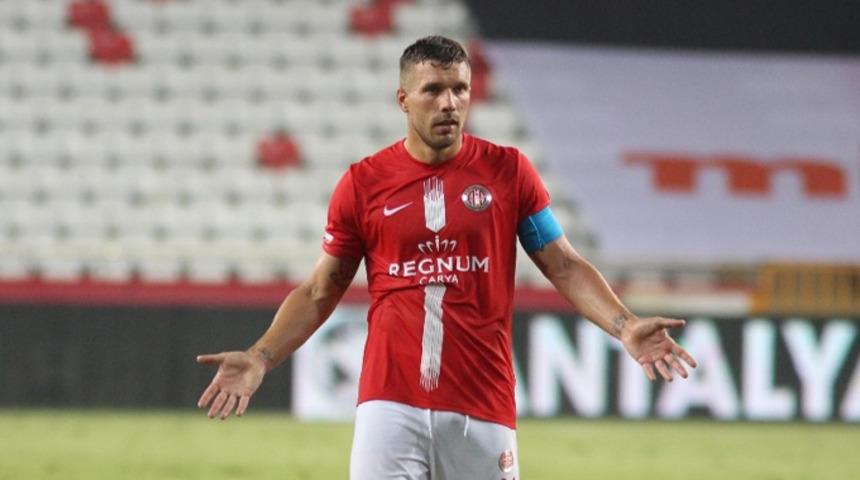 Podolski Trabzonspor karşısında yok