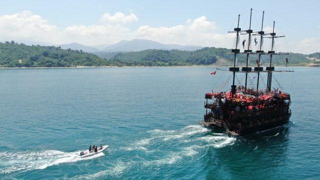Akçakoca Belediyesi’ne ait gezi teknesi Karadeniz turlarına başladı