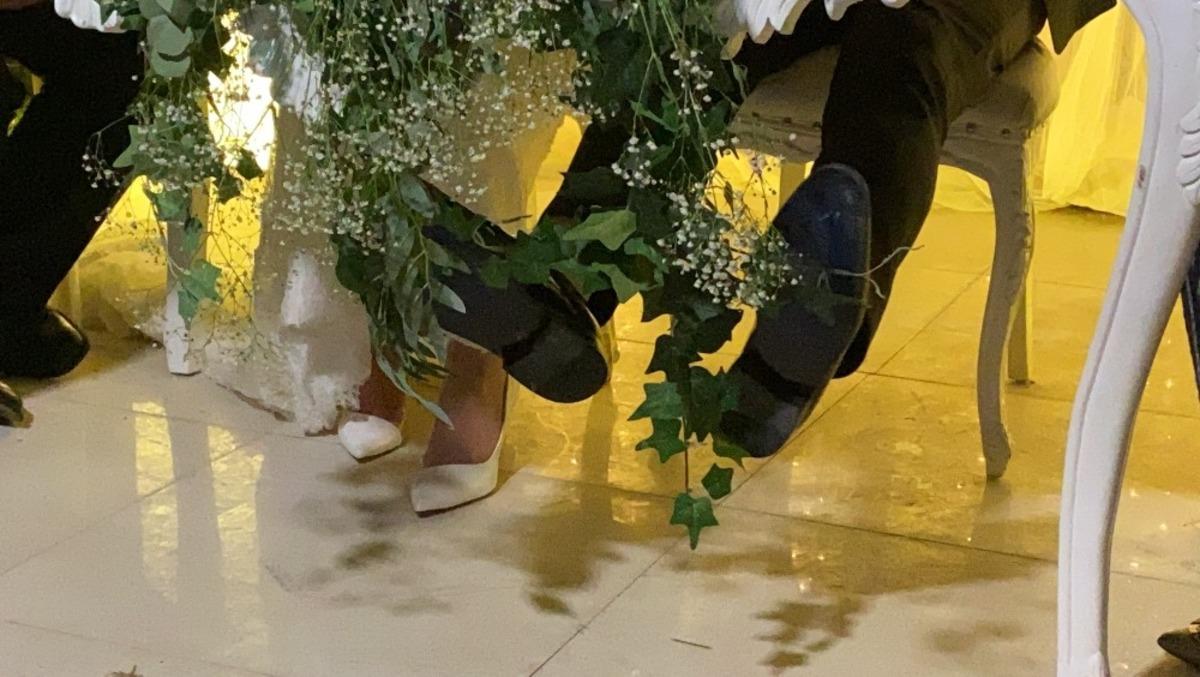 D&uuml;ğ&uuml;nde damadın zor anları