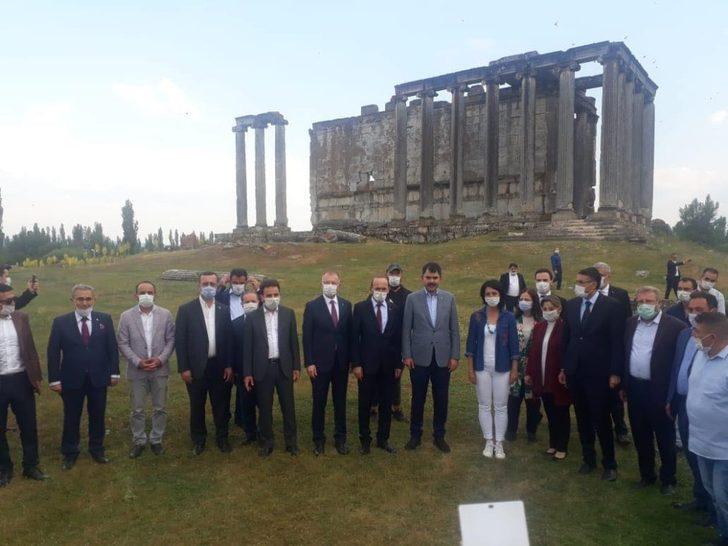 Bakan Kurum, Aizanoi Antik Kenti’nde incelemelerde bulundu G2