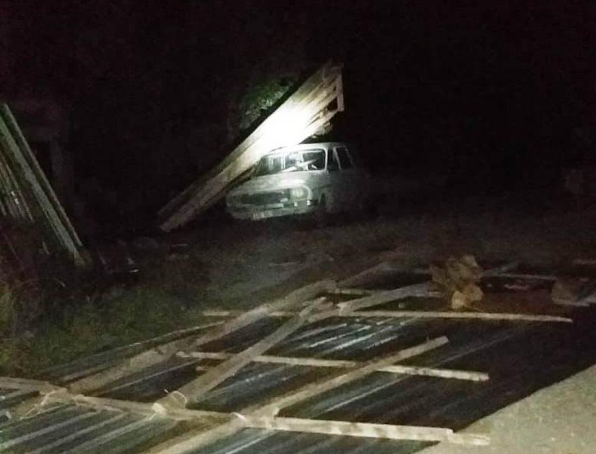 Şiddetli fırtına hasara neden oldu