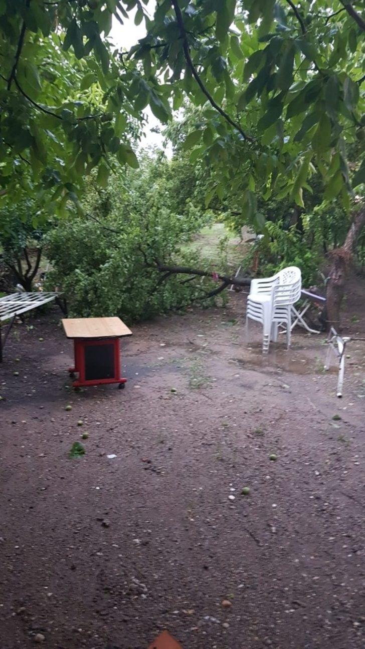 Fırtına, Alaşehir’de büyük hasara neden oldu G4