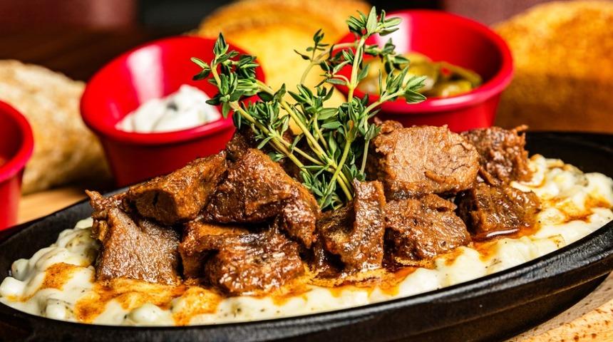 Patlıcanın en güzel hali: Alinazik kebabı tarifi