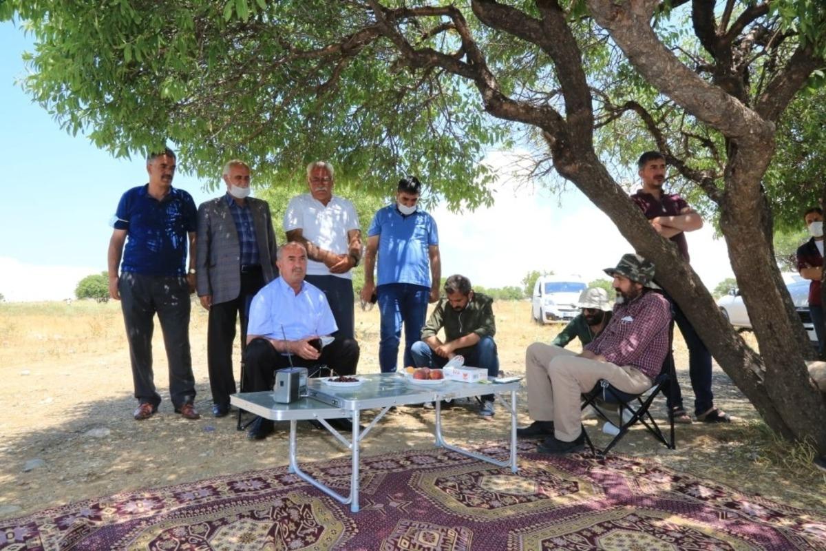 Başkan Akman, batık tekneyi arama &ccedil;alışmalarını inceledi