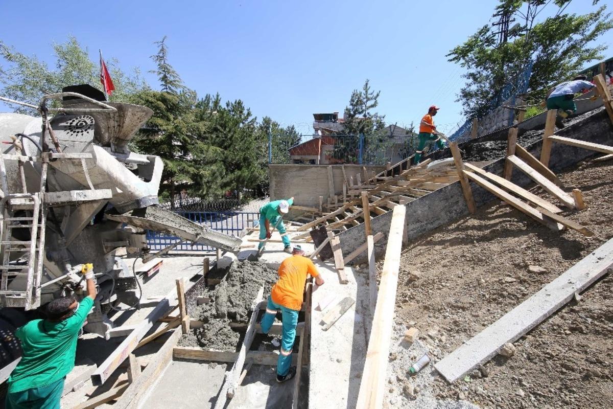 &Ccedil;ankaya&rsquo;dan merdivenli yol yapımı