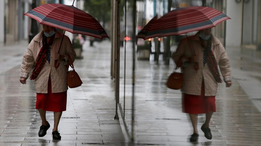 İspanya'da 70 bin kişi karantina altına alındı