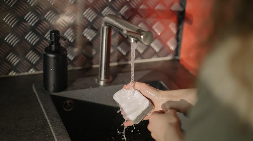 Meğer her g&uuml;n dokunduğumuz bu yerler mikrop kaynıyormuş! Kesme tahtası, araba... 