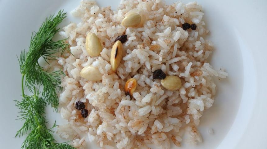 Pilava kıtır bir dokunuş: Bademli pilav tarifi