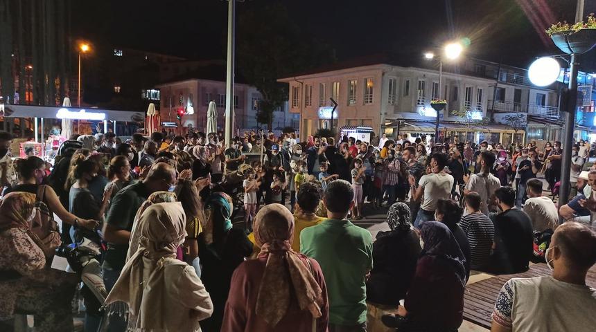 Canlı m&uuml;zik i&ccedil;in sosyal mesafe ve maske kurallarını hi&ccedil;e saydılar