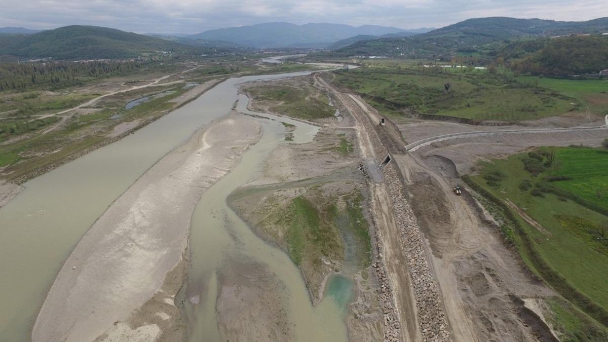 Filyos 5. kısım inşaatındaki &ccedil;alışmalar s&uuml;r&uuml;yor