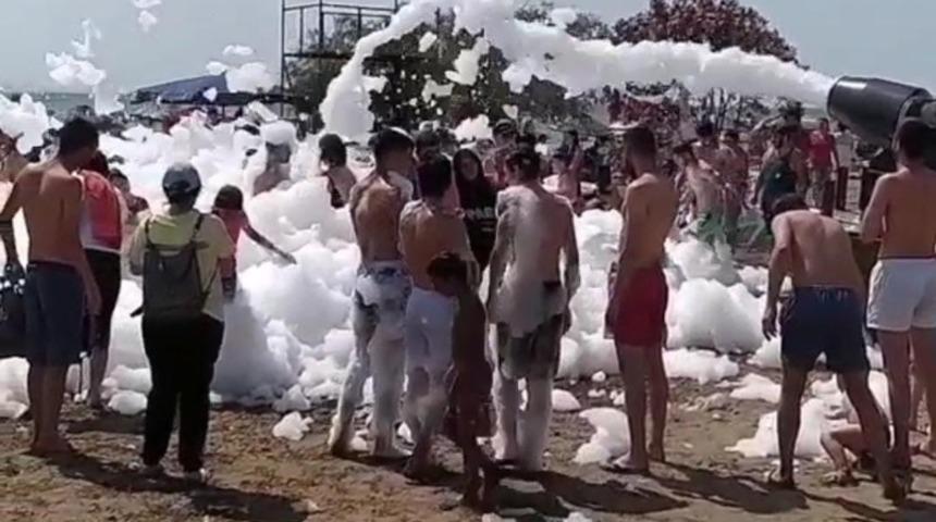 K&ouml;p&uuml;k partisinde koronavir&uuml;s unutuldu