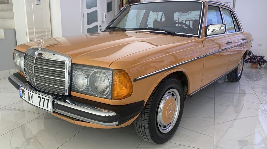  1977 model otomobil ilk günkü orijinalliğini koruyor! 170 bin TL'ye alıcısını bekliyor