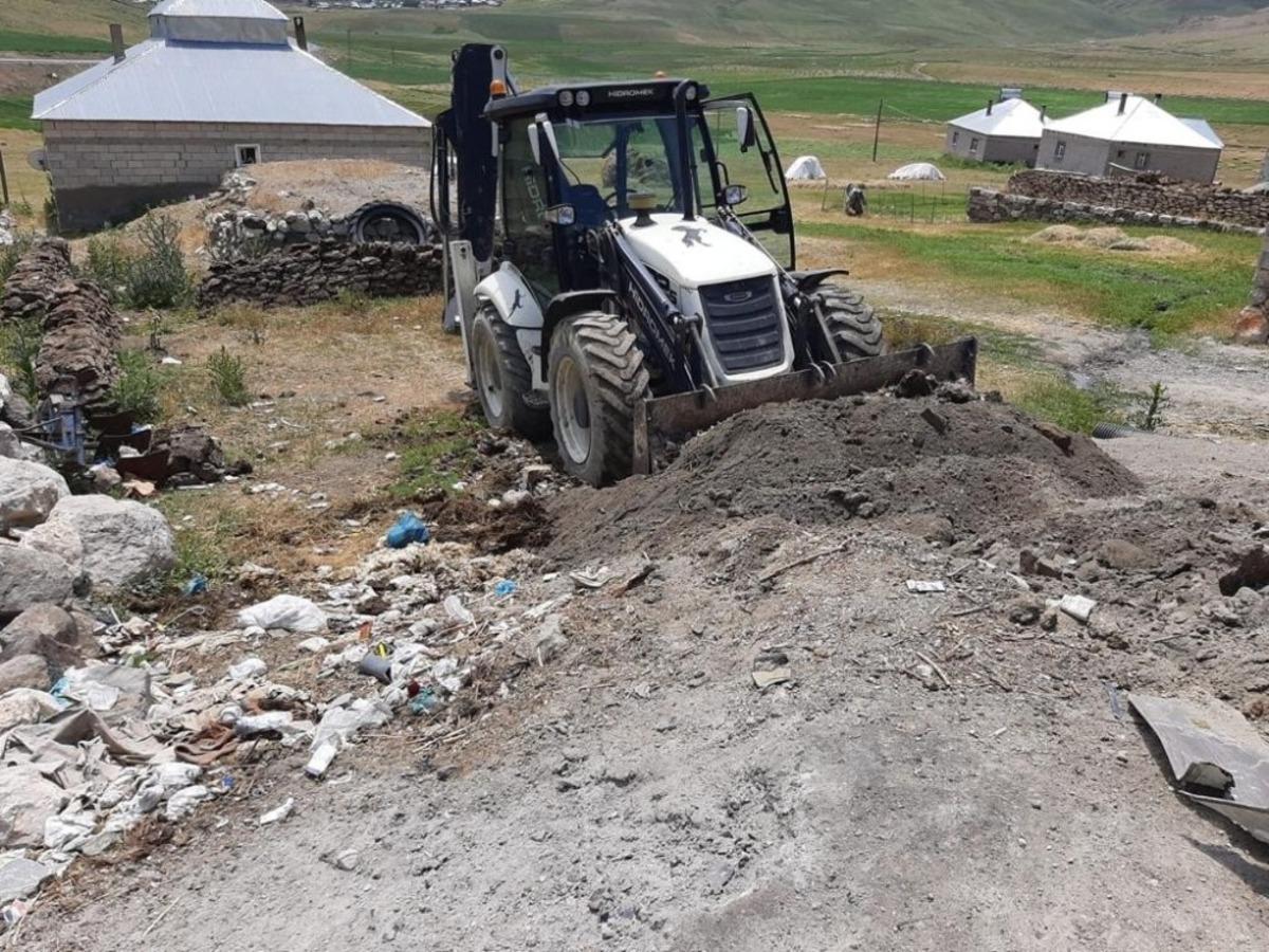 &Ccedil;aldıran&rsquo;da temizlik ve yol onarım &ccedil;alışması