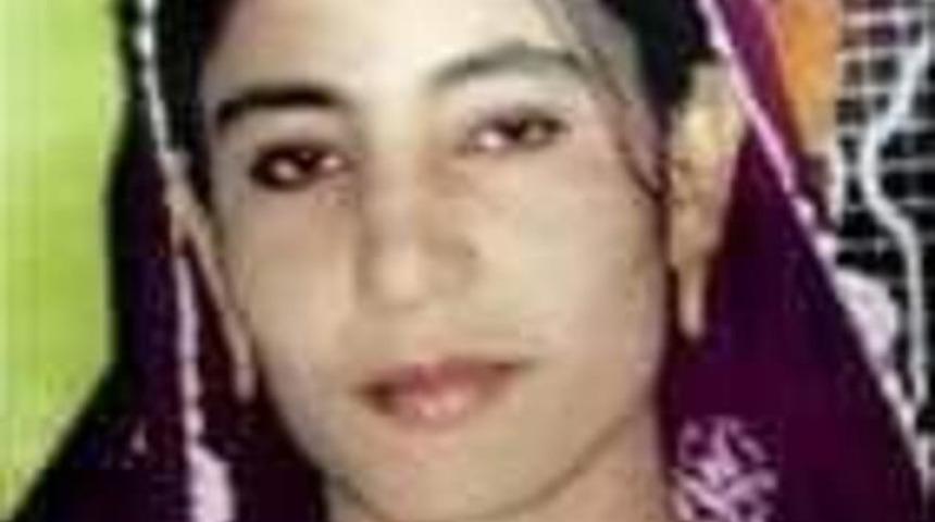 Kocası ve erkek kardeşi tarafından taşlanarak öldürüldü