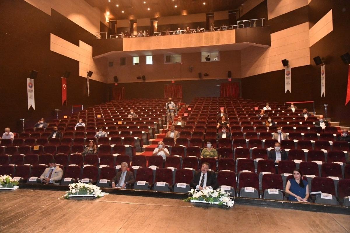 Maltepe&rsquo;de &ldquo;yeni normalin&rdquo; ilk Meclis toplantısı yapıldı