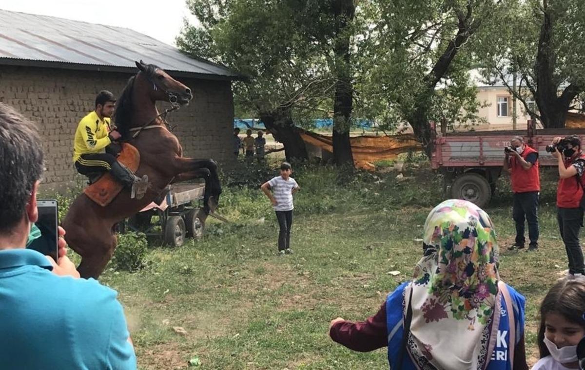 TDED Erzurum&rsquo;dan &ldquo;T&uuml;rk&uuml;n Kanadı At&rdquo; programı