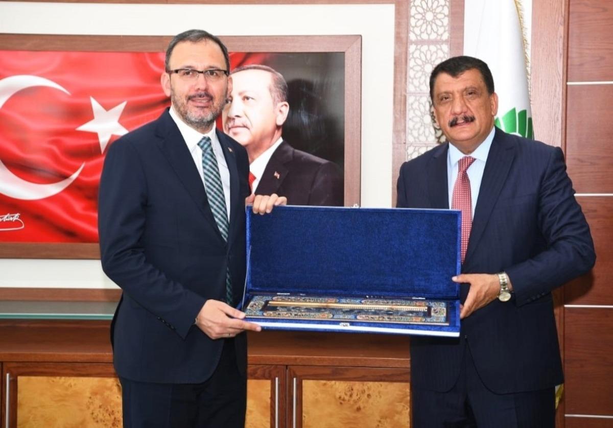 Bakan Kasapoğlu Malatya B&uuml;y&uuml;kşehir Belediyesini ziyaret etti