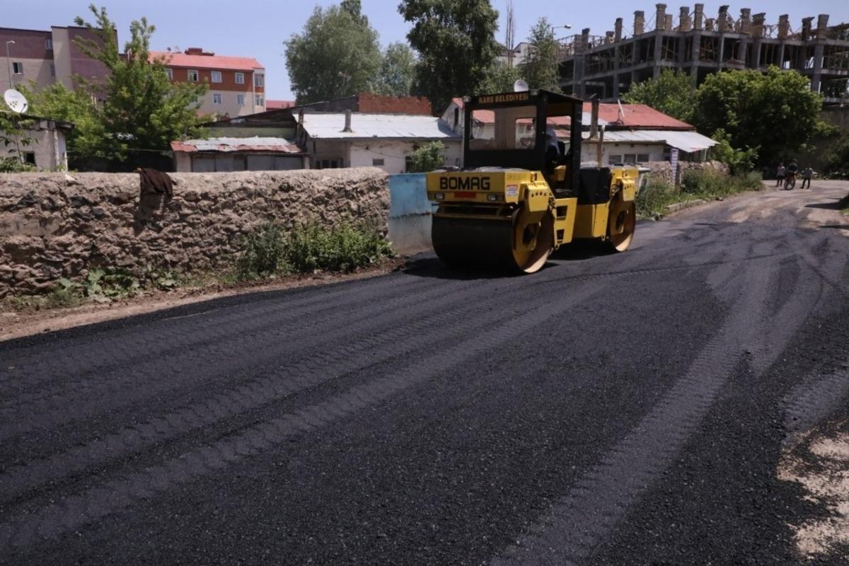 Kars Belediyesi asfalt ve yama &ccedil;alışmalarına yoğunlaştı