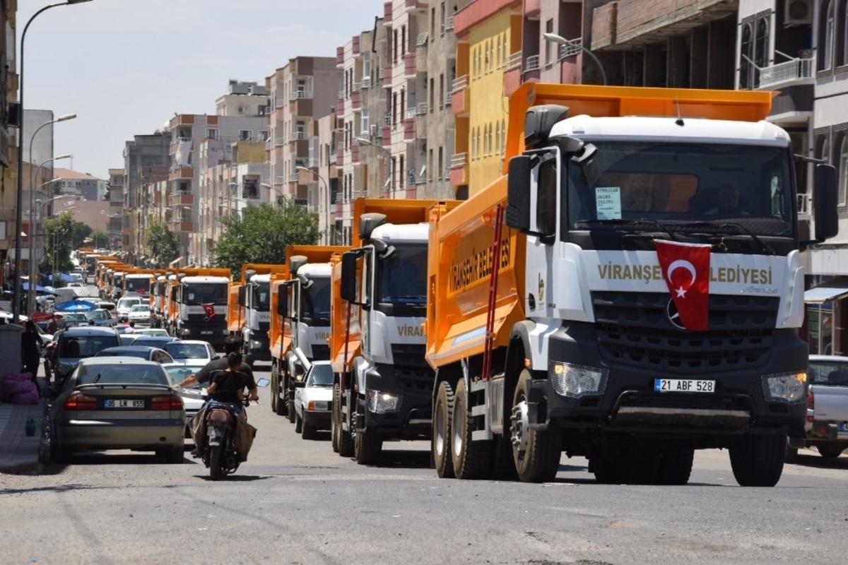 Viranşehir Belediyesi 32 yeni aracını halka tanıttı