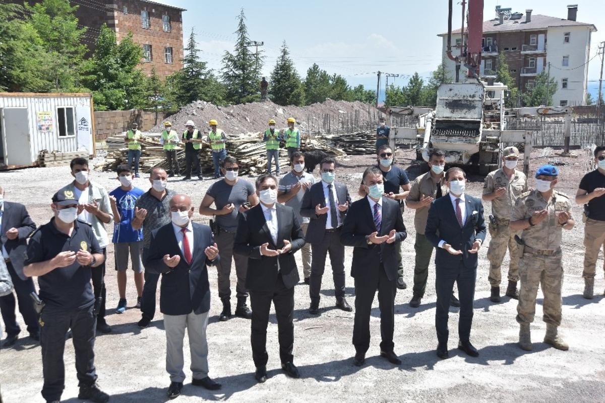 Ahlat&rsquo;ta 12 derslikli okulun temeli t&ouml;renle atıldı