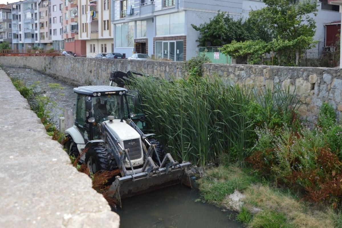 Havza&rsquo;da dere yatağı temizliği