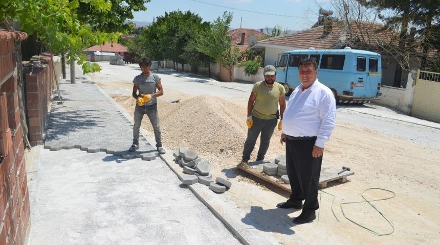 Beylikova&rsquo;da kaldırımlara kilitli parke taşı d&ouml;şeniyor