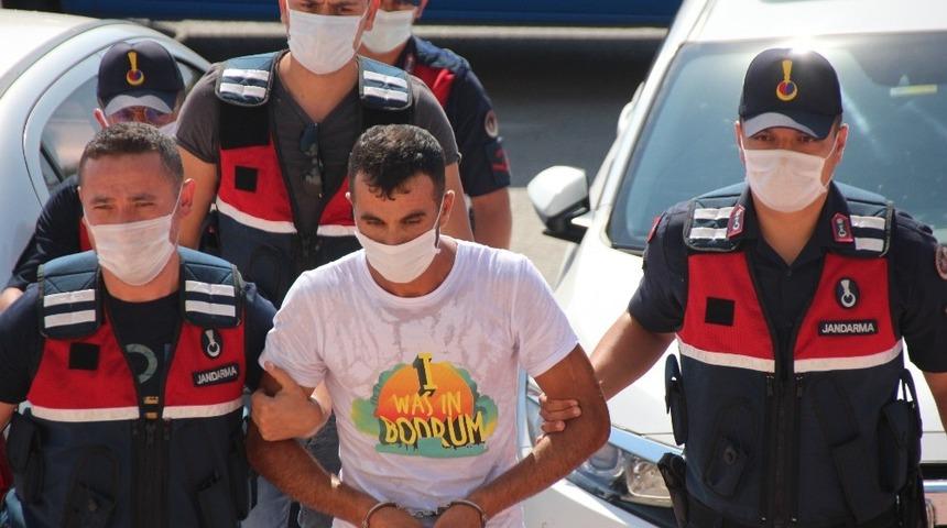 İki kişiyi silahla kafasından vurarak &ouml;ld&uuml;rd&uuml;! B&ouml;rek yerken yakalandı