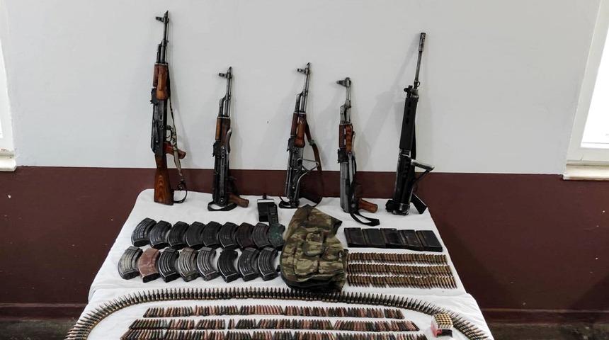 Bitlis'te uzun namlulu silahlar ve mühimmat ele geçirildi