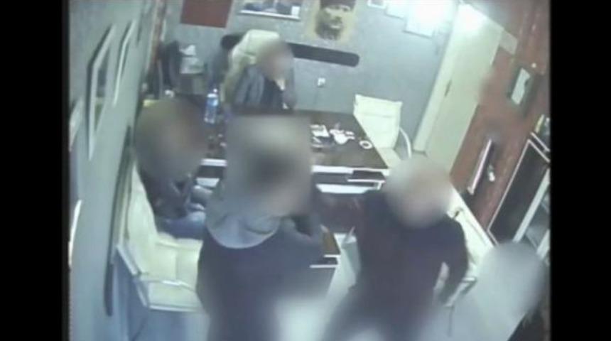 Gazino &ccedil;etesinde 1'i polis 6 kişi tutuklandı