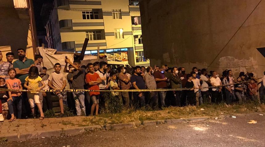 Arnavutk&ouml;y'de asılsız ihbar vatandaşları sokağa d&ouml;kt&uuml;