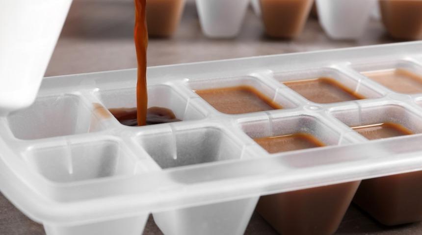 Buz kalıpları i&ccedil;in hayatı kolaylaştıran pratik kullanım &ouml;nerileri! &Ccedil;ikolata ve makarna sosu...