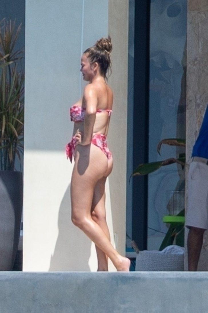 Chrissy Teigen silikonları çıktıktan sonra ilk kez görüntülendi G3