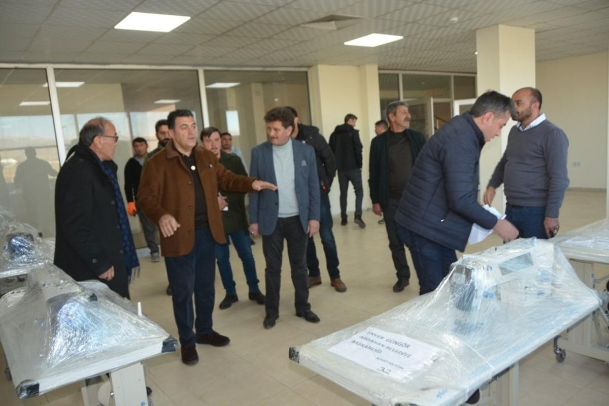 Ardahan Belediyesi g&uuml;nl&uuml;k 3 bin maske dağıtıyor