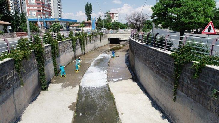 Daha sağlıklı çevre için Kocasinan’da kanallar temizleniyor G3