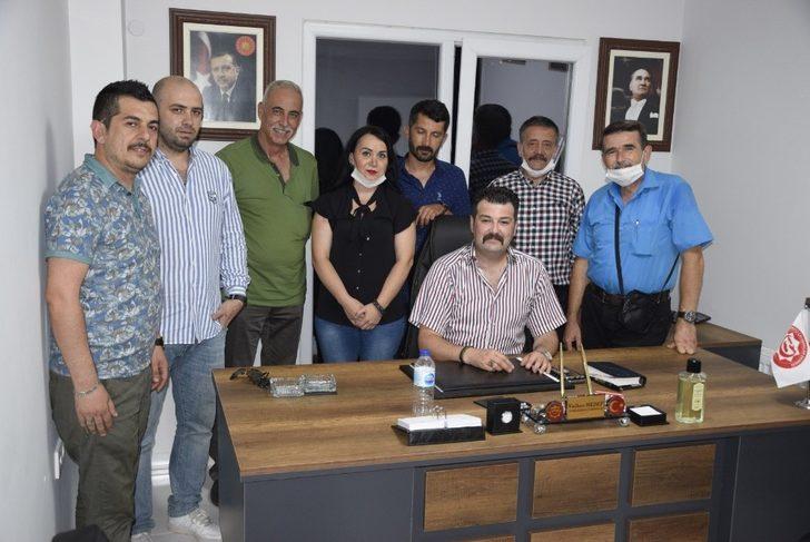 Milliyetçi Çalışanlar Derneği üyeleri toplandı G1