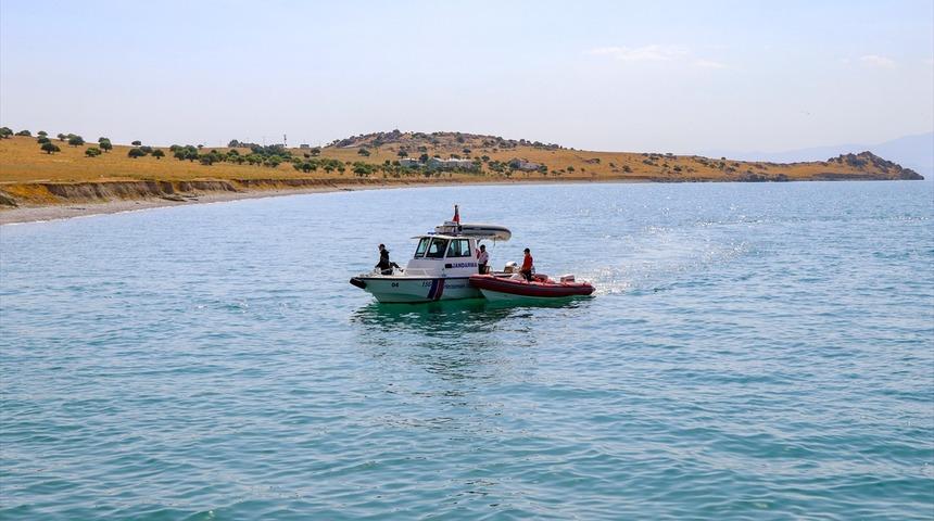 Van G&ouml;l&uuml;'ndeki tekne faciasıyla ilgili yeni gelişme! Medeni Akbaş b&ouml;lgeye getirildi