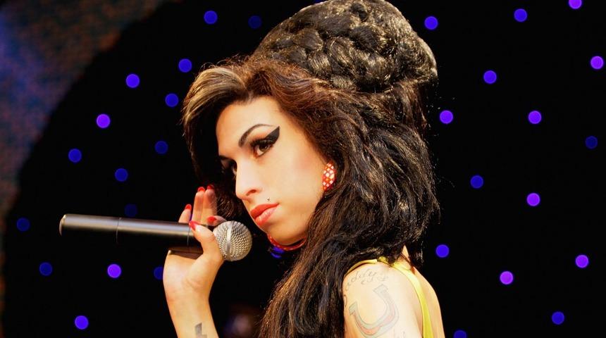 Bu &ouml;l&uuml;mlerin sırrı hala &ccedil;&ouml;z&uuml;lemedi! Amerikan başkanından &uuml;nl&uuml; şarkıcıya...