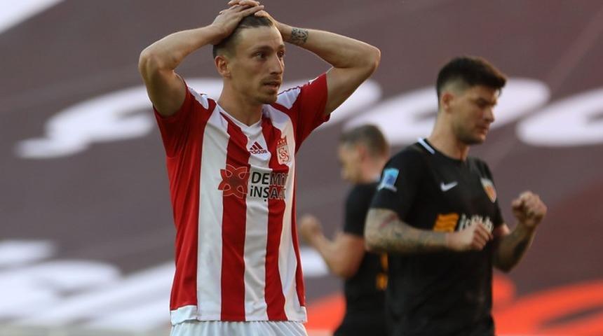 Mert Hakan Yandaş'a sosyal medya hesabı &ccedil;alındı