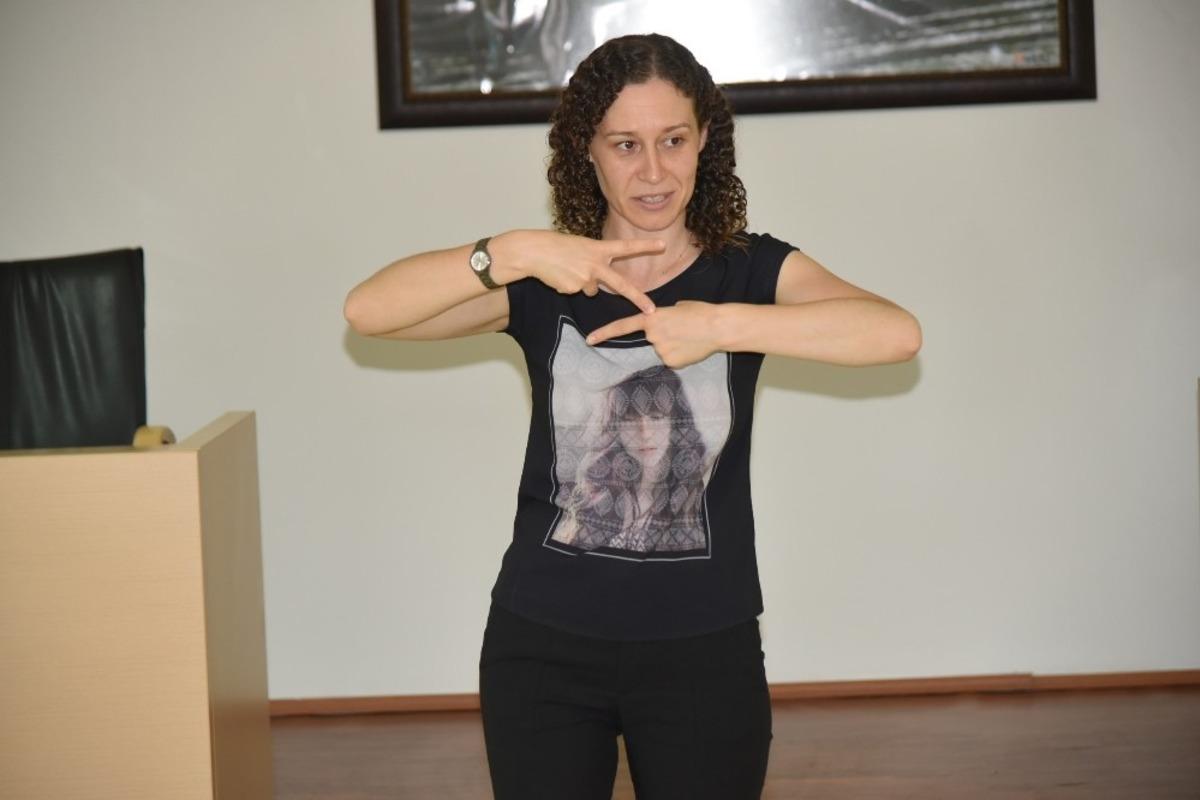 &Ccedil;orlu Belediyesi personeline işaret dili eğitimi