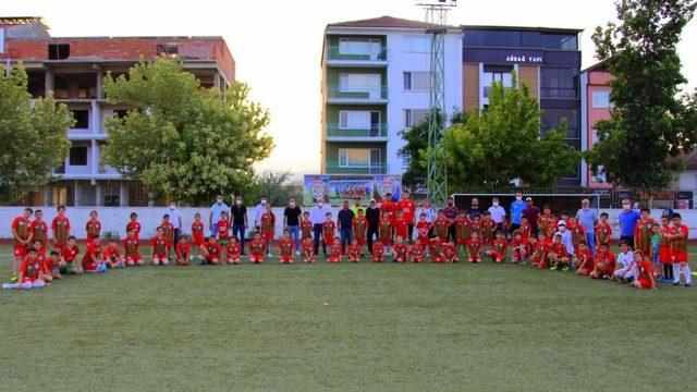 1308 Osmaneli Belediyespor yaz spor okulları başladı