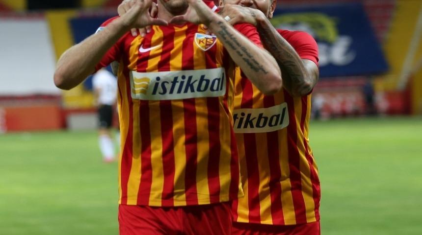 Artem Kravets ligde 6. gol&uuml;n&uuml; attı