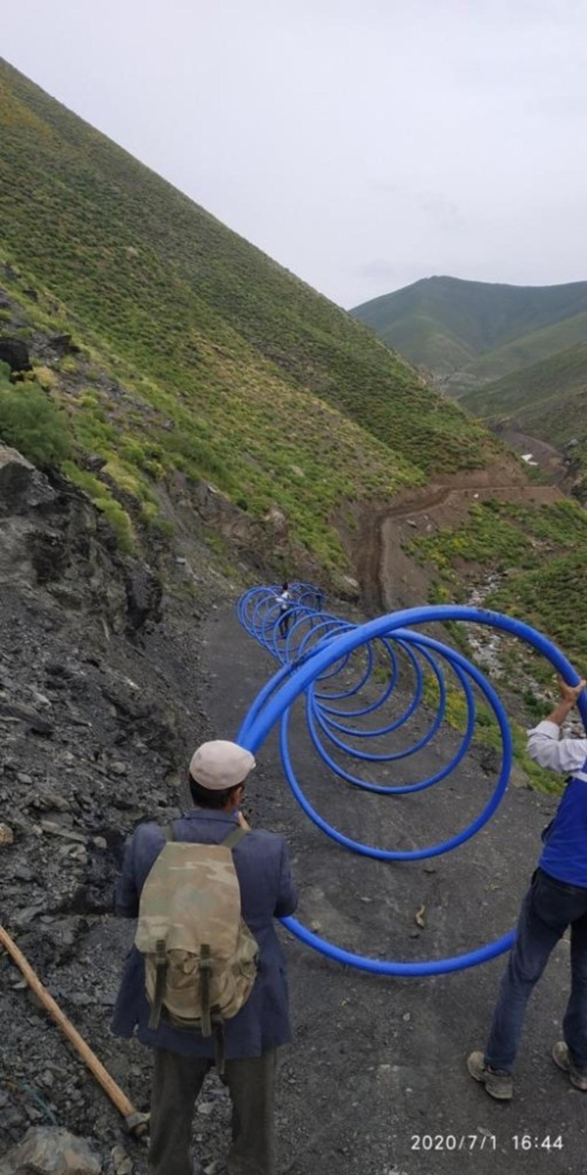 VASKİ&rsquo;nin &ccedil;alışmalarına mahalle halkından kazma k&uuml;rekli destek