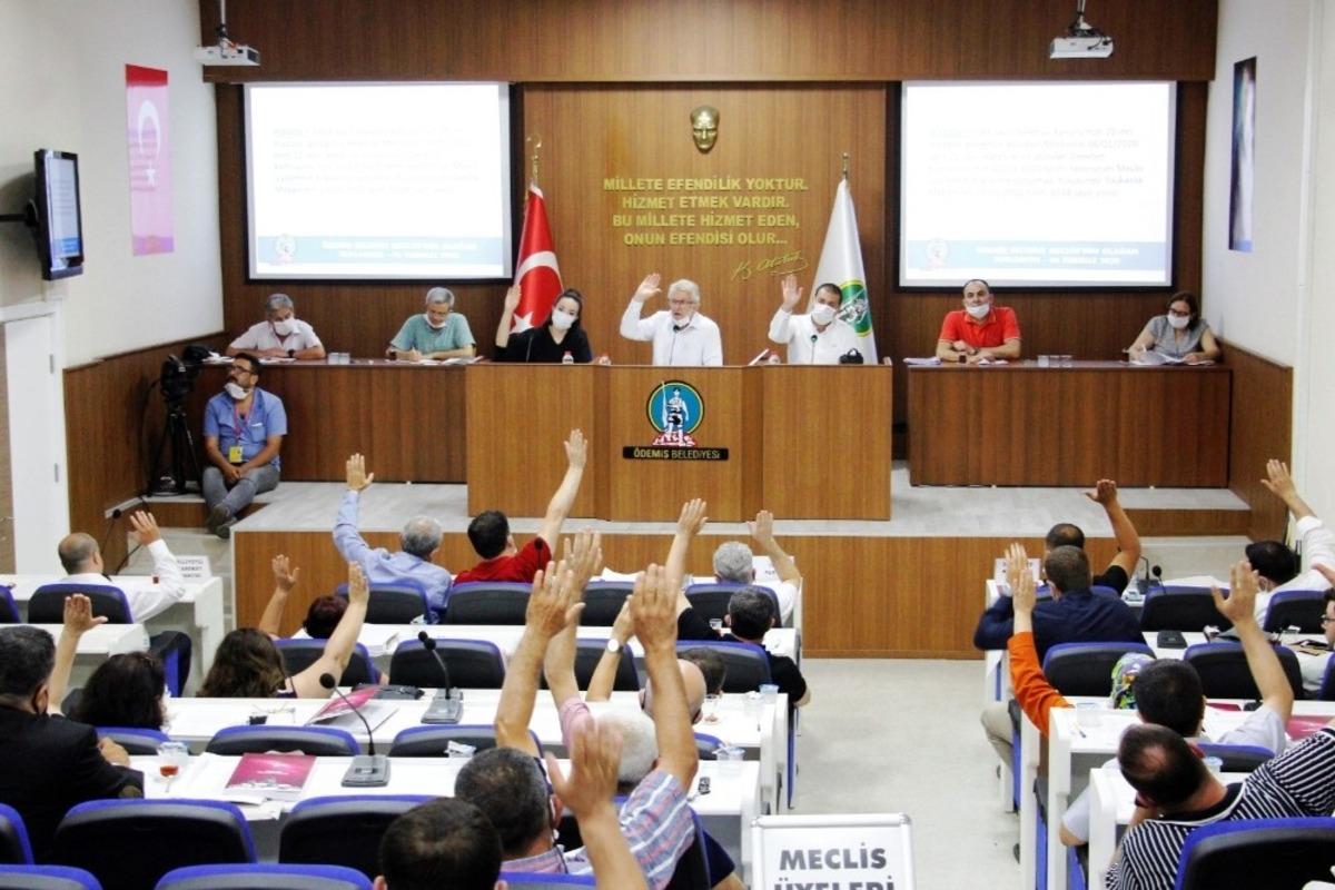 &Ouml;demiş Belediye Meclisi normalleşme d&ouml;nemine adım attı