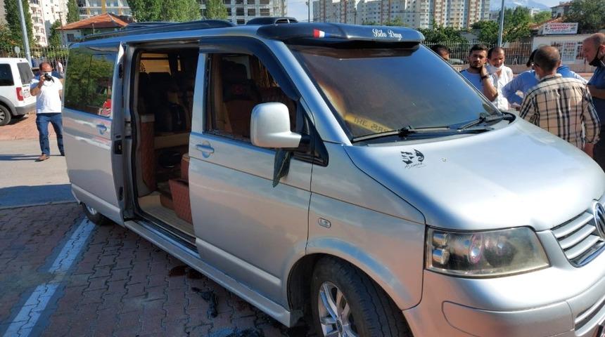 Ara&ccedil;ta &ccedil;ıkan yangın maddi hasara neden oldu