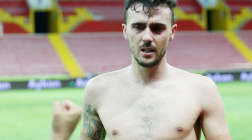 Gustavo&rsquo;nun galibiyet sevinci