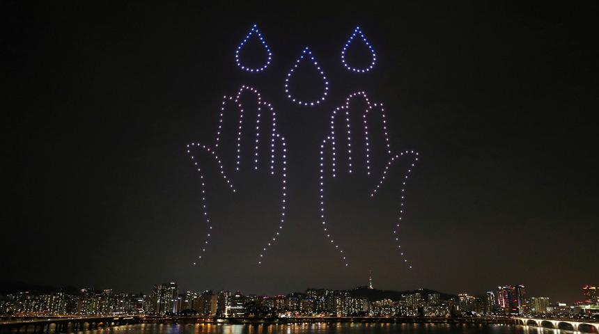 Yüzlerce drone ile korona gösterisi: Elinizi yıkayın