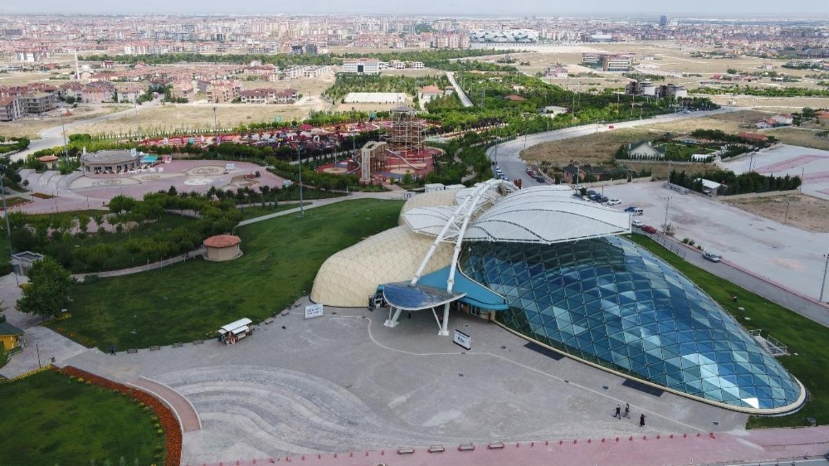 Tropikal Kelebek Bah&ccedil;esi yeniden ziyarete a&ccedil;ıldı