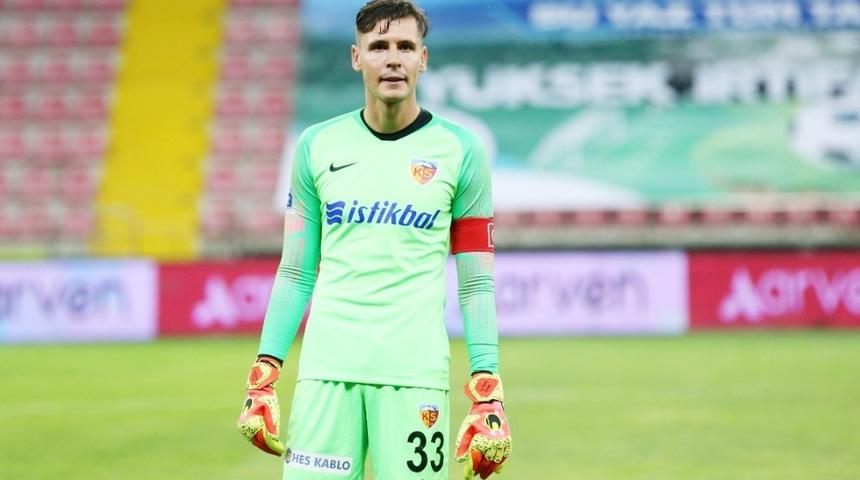 Lung, ligin en çok kurtarış yapan kalecisi oldu