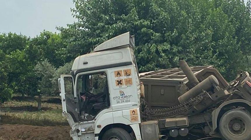 Devrilen tırın s&uuml;r&uuml;c&uuml;s&uuml; yaralandı