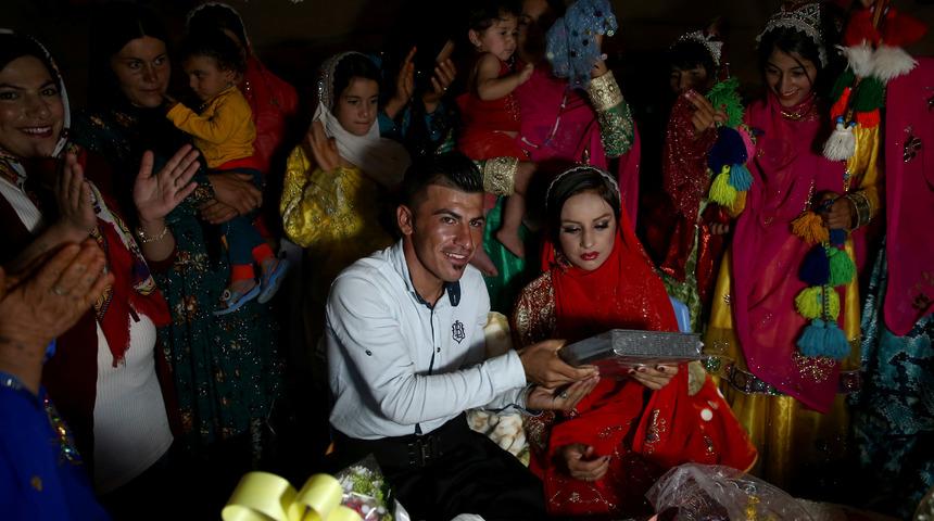 D&uuml;ğ&uuml;n t&ouml;reninde 200 kişiye koronavir&uuml;s bulaştı